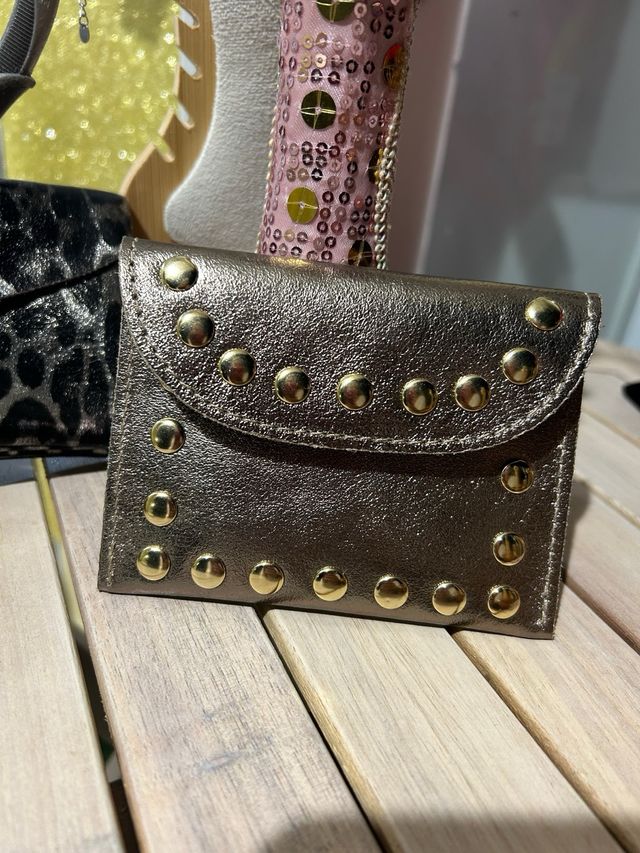 Monederos de piel nuevos a estrenar