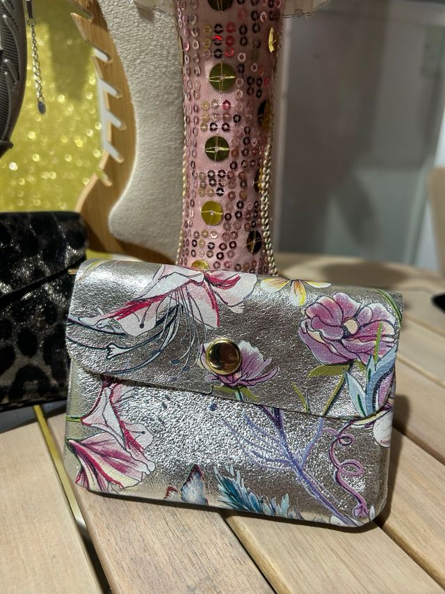 Monederos de piel nuevos a estrenar