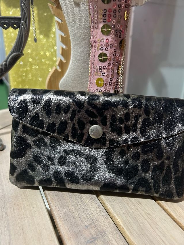 Monederos de piel nuevos a estrenar