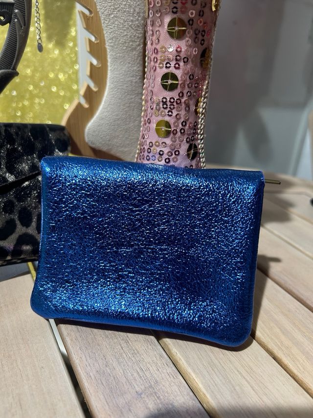 Monederos de piel nuevos a estrenar