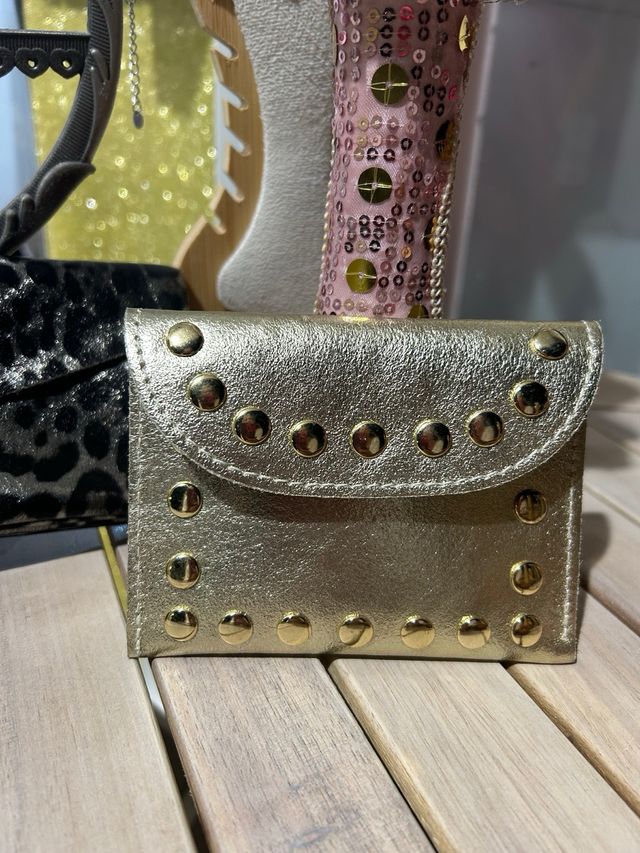 Monederos de piel nuevos a estrenar