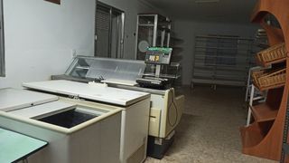 Se alquila local, tienda