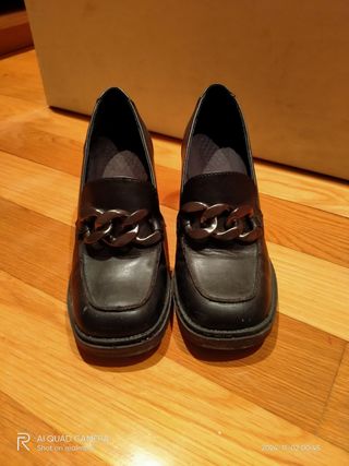 Zapatos mocasines actuales de tacón