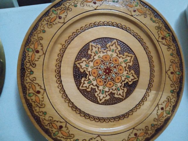 Piatti legno incisi