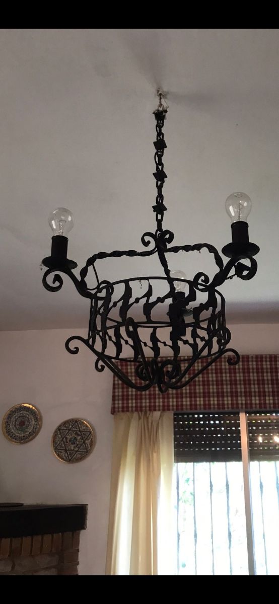 Lampara de forja de bodega