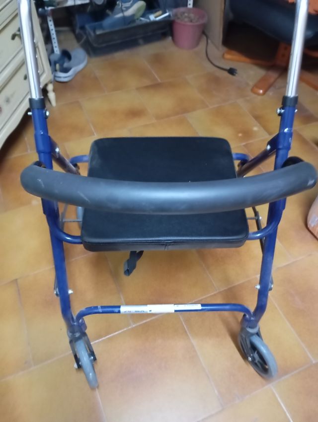 Andador con asiento para personas mayores