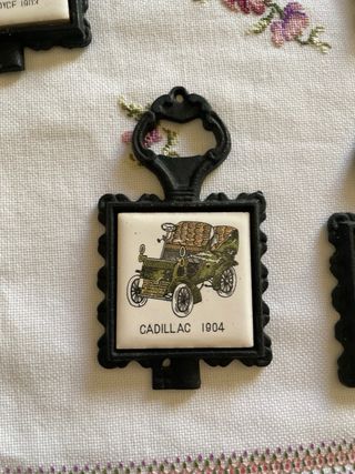 Apri bottiglie vintage con automobili 