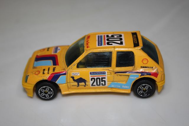 BURAGO PEUGEOT 205 TURBO 16 1/43