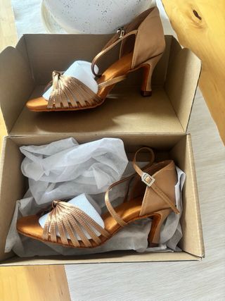 Zapatos de Salsa, Bailes latinos y de salón