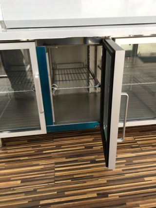 MESA REFRIGERADA 3 PUERTAS CRISTAL GN3200TN