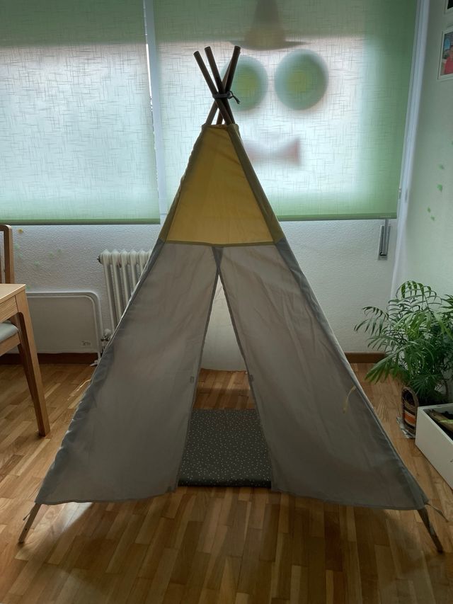 Tipi indio para niños con alfombra