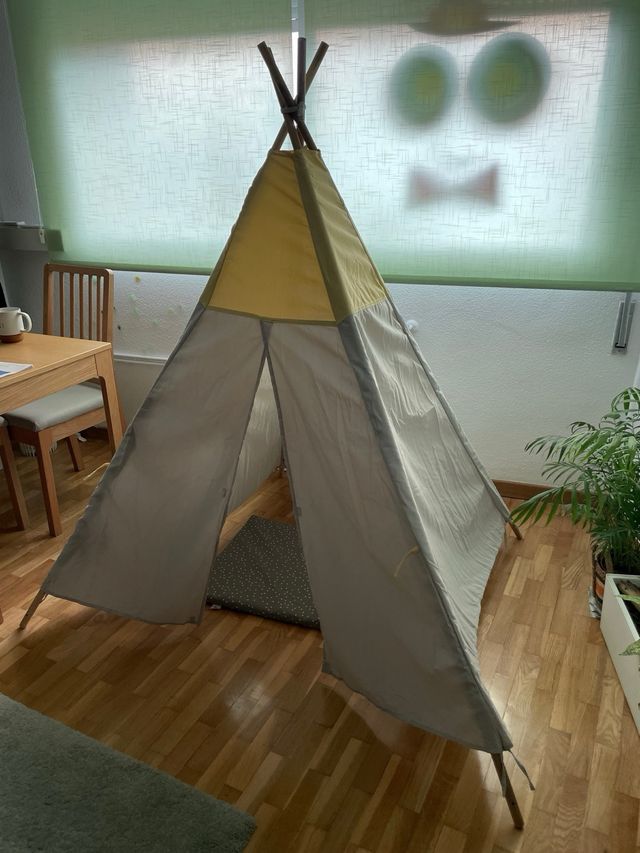 Tipi indio para niños con alfombra