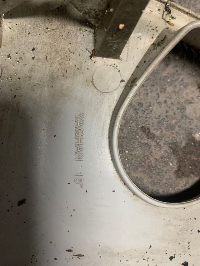 COPRIMOZZO RENAULT YAHGAN 15»