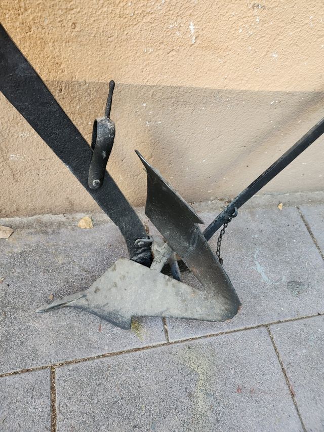 ANTIGUO ARADO VERTEDERA DECORACIÓN