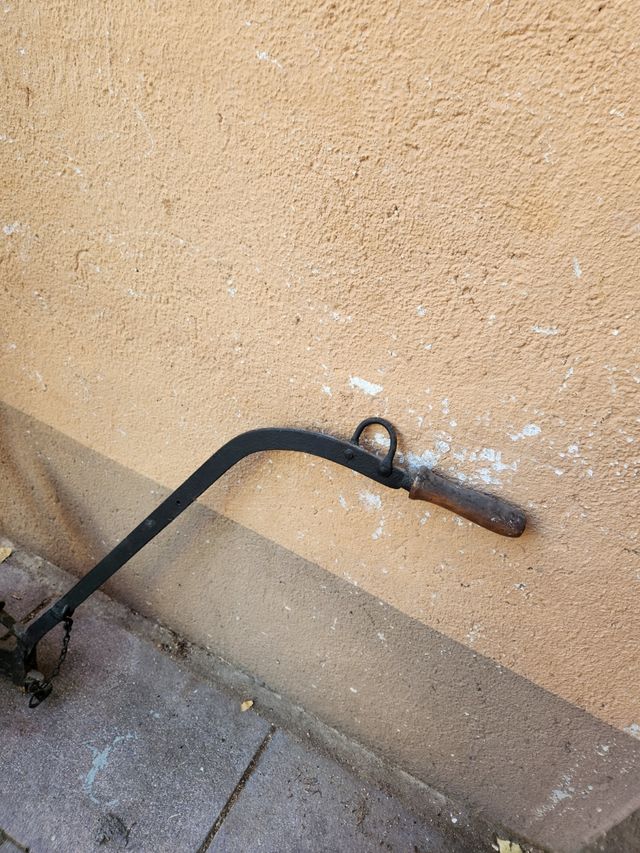 ANTIGUO ARADO VERTEDERA DECORACIÓN