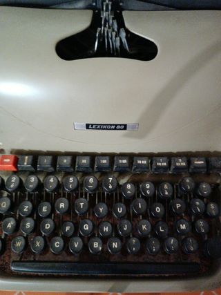 Macchina da scrivere Olivetti