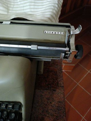 Macchina da scrivere Olivetti