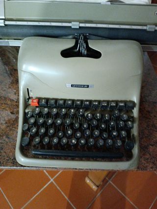 Macchina da scrivere Olivetti