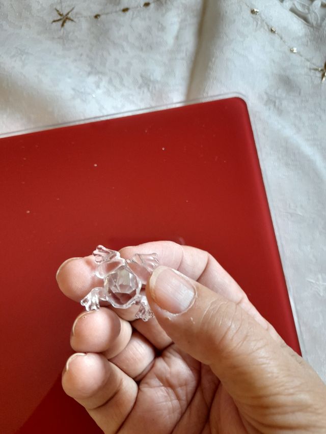 Sapinho de swarovski 