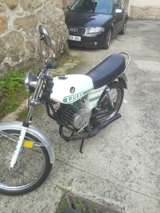 Moto clásica puch borrasca