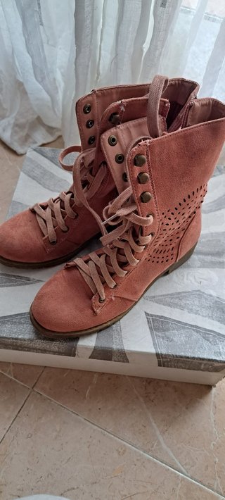 Botas de piel rosa
