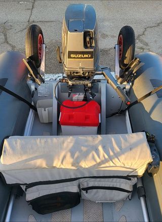Semirrígida Highfield con motor Suzuki