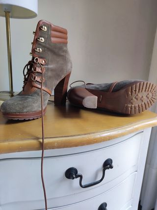 Botines piel verde/marrón Uterqüe 