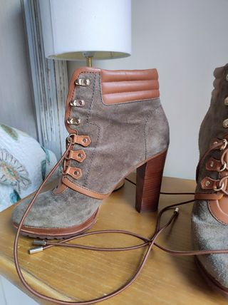 Botines piel verde/marrón Uterqüe 