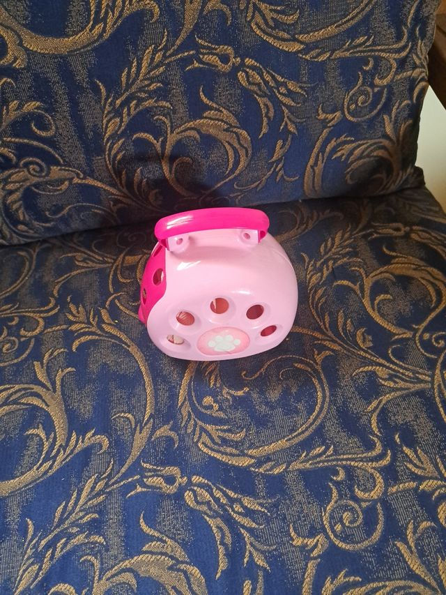 Perro peluche con maleta transportin