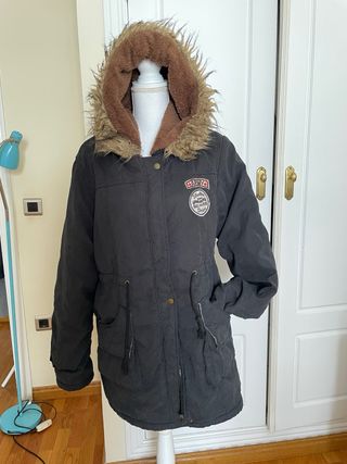 Parka forrada con borrego y capucha