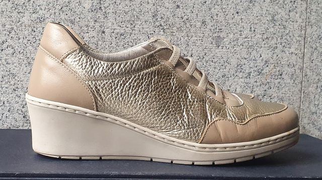 Zapatos con cordones elásticos