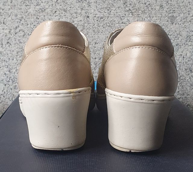 Zapatos con cordones elásticos