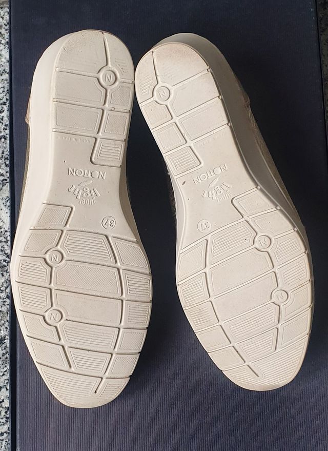 Zapatos con cordones elásticos