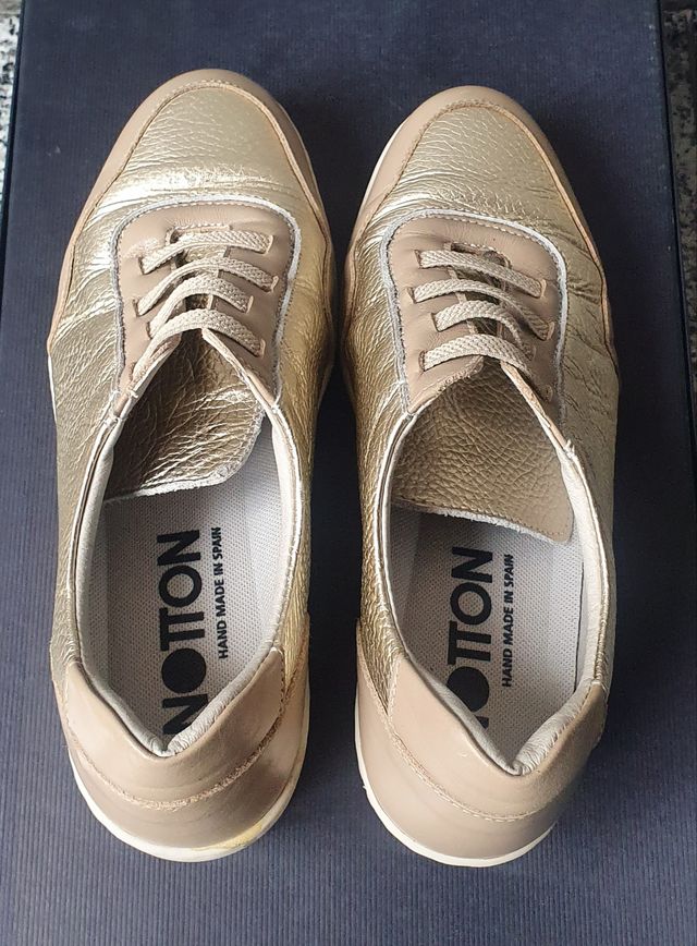 Zapatos con cordones elásticos