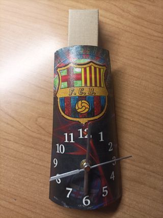 Reloj  escudo FC Barça pintado a mano en mini teja