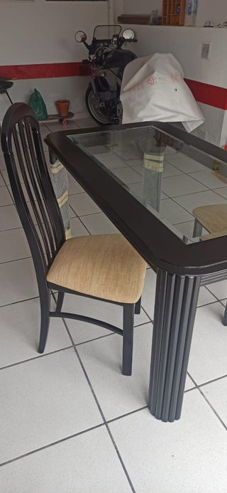 Conjunto mesa y 6 sillas madera lacada