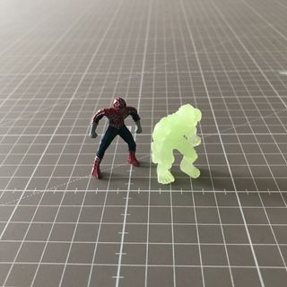Hulk y Spiderman Marvel mini figuras, 2003 y 2004