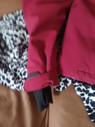 Anorak para la nieve o eski color vino