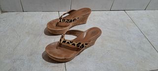 Sandalia Ugg Original de dedo con cuña