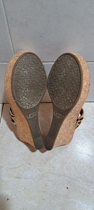 Sandalia Ugg Original de dedo con cuña