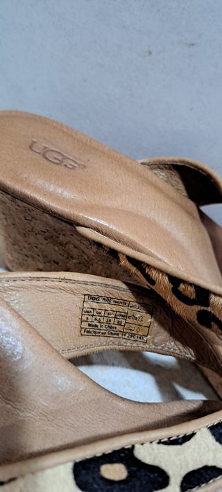 Sandalia Ugg Original de dedo con cuña