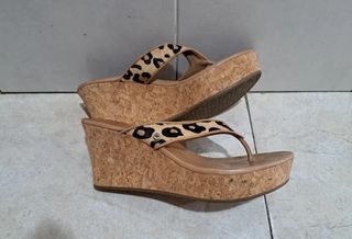 Sandalia Ugg Original de dedo con cuña