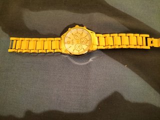 Vendo reloj color de oro,nueva, marca no