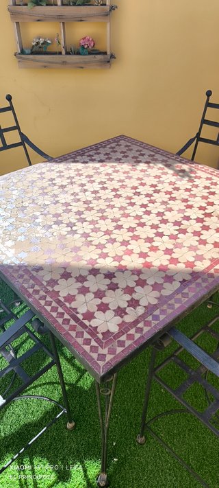 Tavolo da giardino in cemento battuto