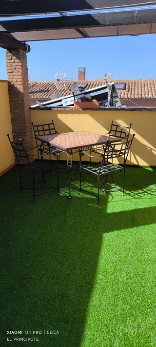Tavolo da giardino in cemento battuto