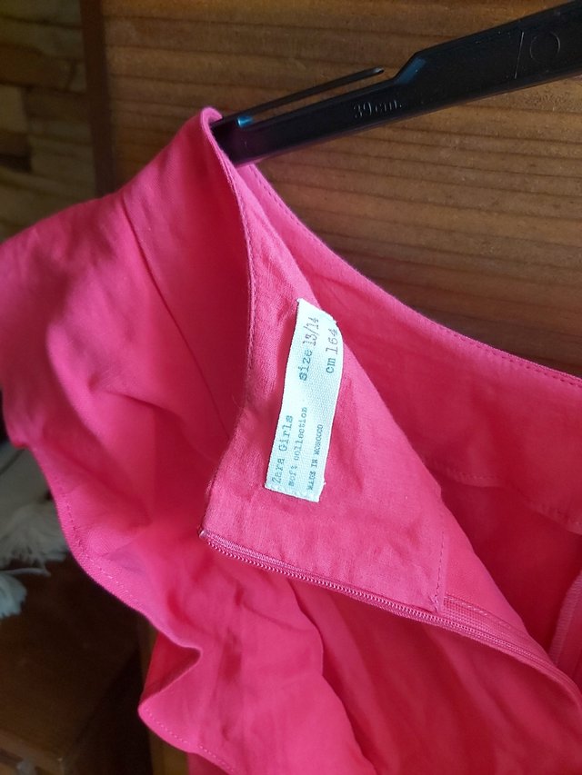 Peto de hilo color fucsia. Talla 13/14. Zara