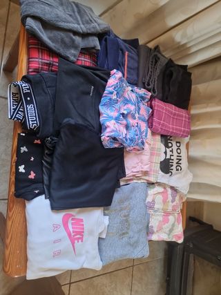 Sudaderas y pantalones variadas 