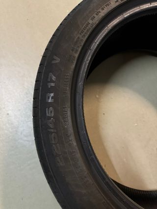 Neumatico Continental 225/45 R17