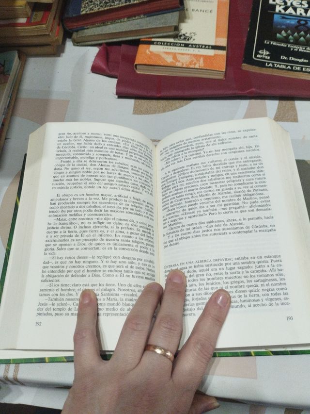 El Manuscrito Carmesi