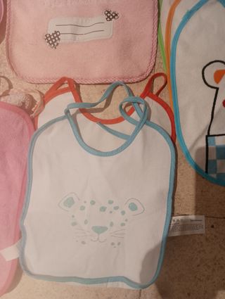 10  lote de baberos .